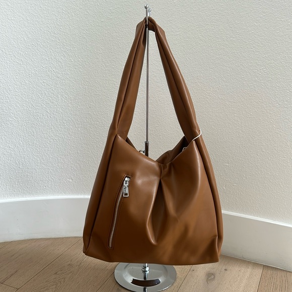Handbags - Tan bag with silver zipper in front of